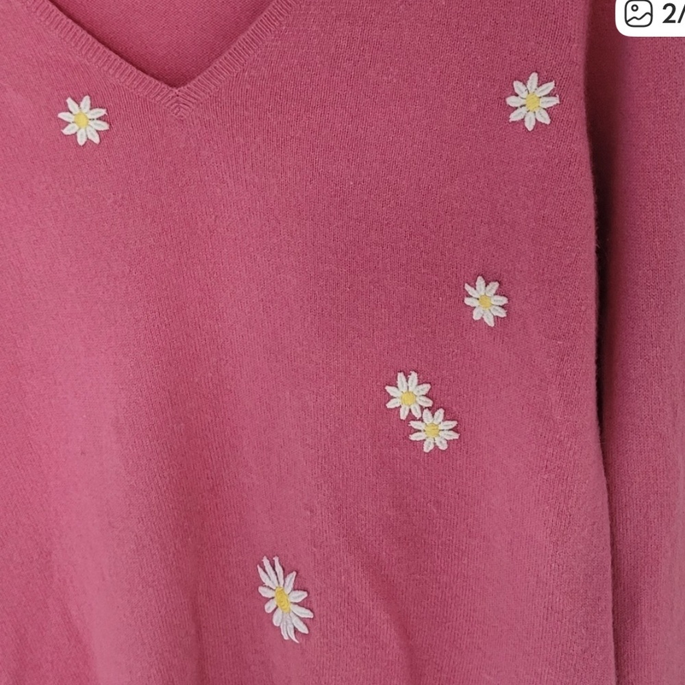 Renewist Cashmere Raspberry Pink DaisySweater – Upcycled  from Marblehead - Picture 2 of 4